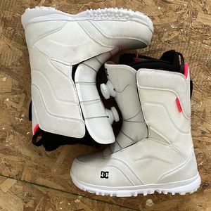Womens DC snowboarding boots